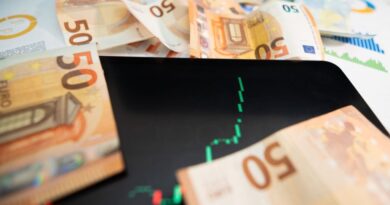 Poslodavci zabrinuti i traže hitan sastanak sa premijerom, dok sindikalci pozdravljaju najavljeno povećanje plata